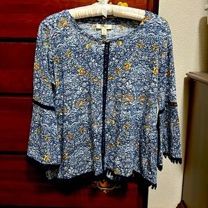 Style & Co’s blouse (flutter/smock/peasant style) w/ bell sleeves/floral design